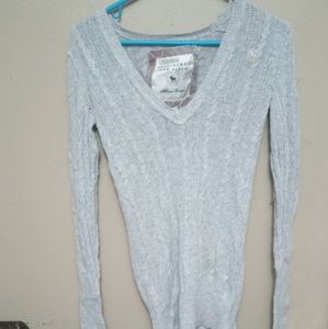 Gray v neck long sleeve sweater